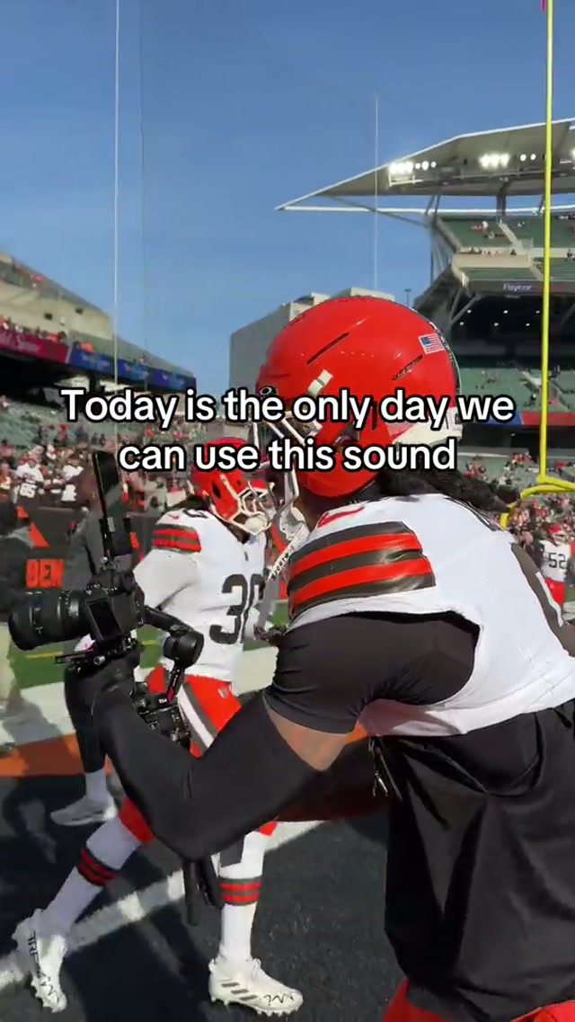 shoutout good luck charlie that show was fye 