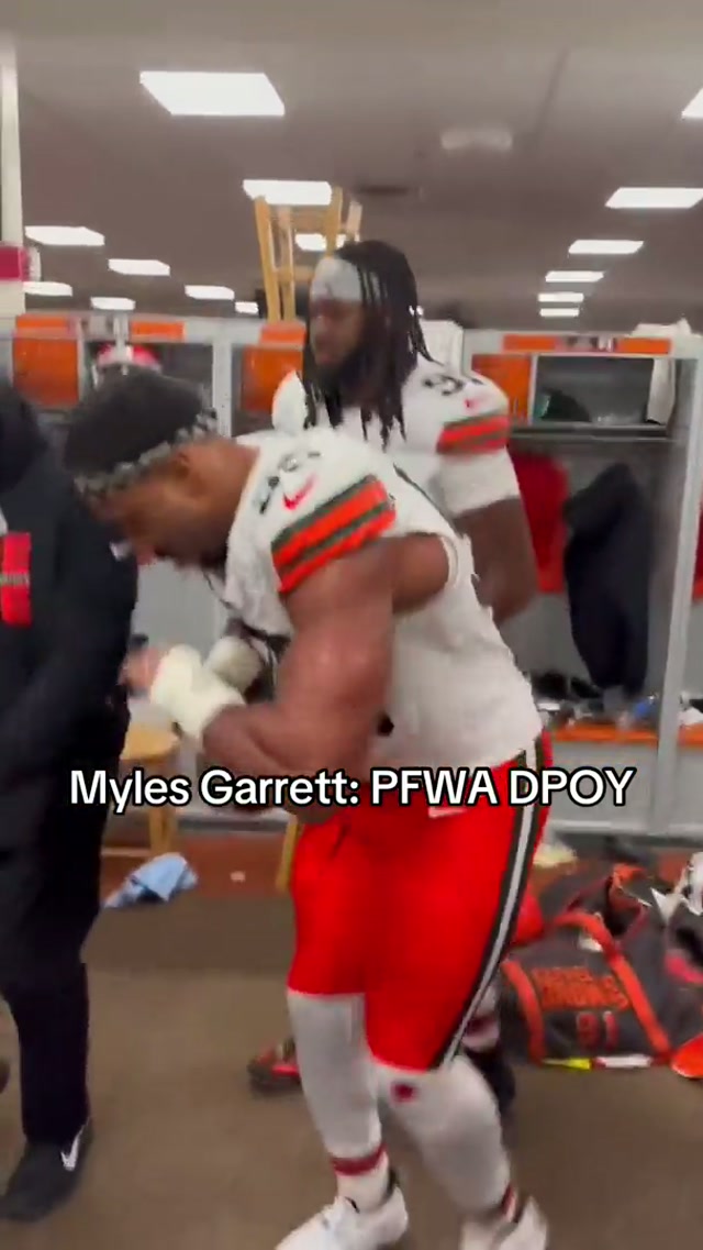 like who else would they even give it to #mylesgarrett #dpoy #nflawards 