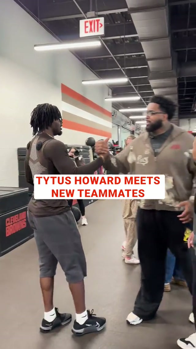 Tytus Howard checking in with the new homies #freeagency #nflfreeagency #tytushoward 