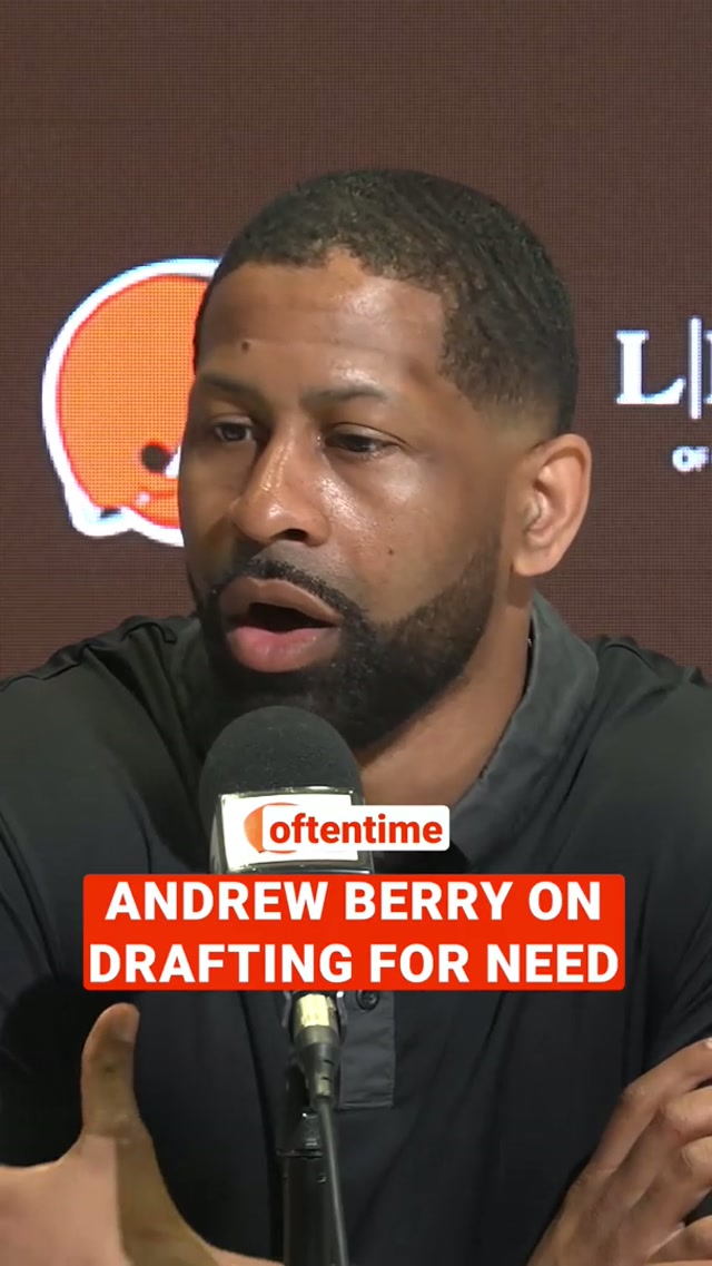 comment below who u want me to draft (I, the social admin, make all the decisions) #andrewberry #nfldraft #draft 