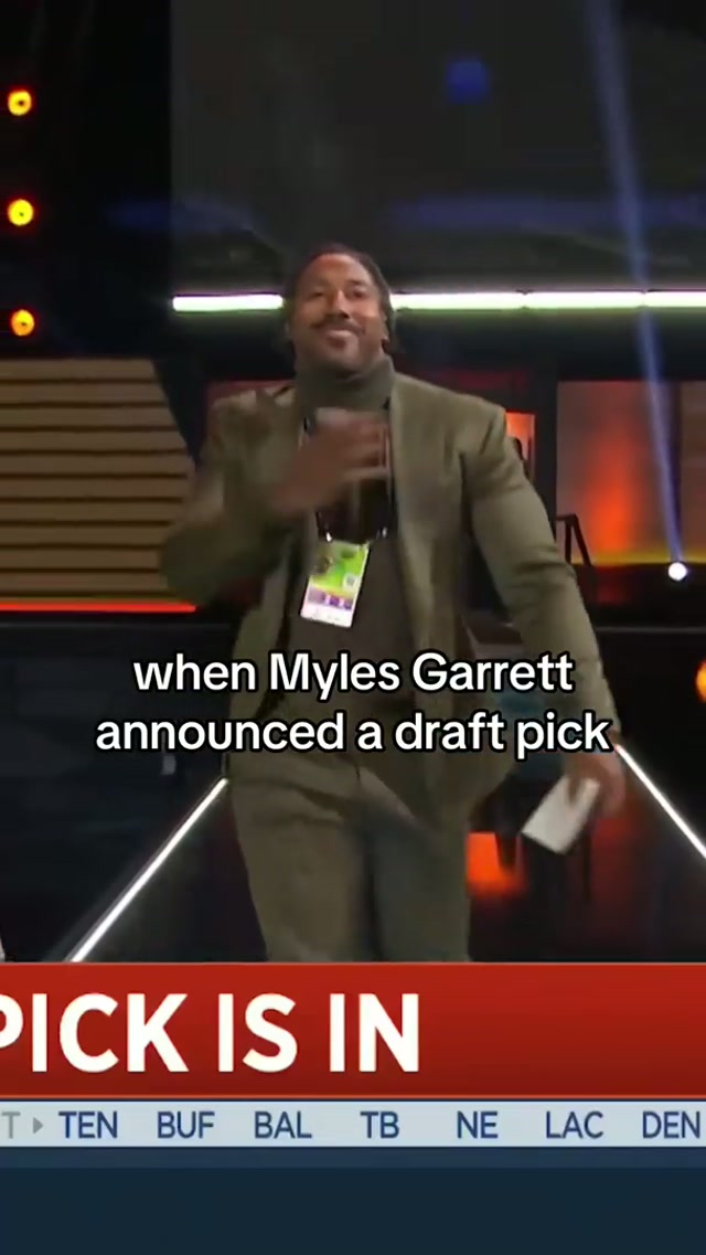 gearing up for that time #mylesgarrett #nfldraft #draft 