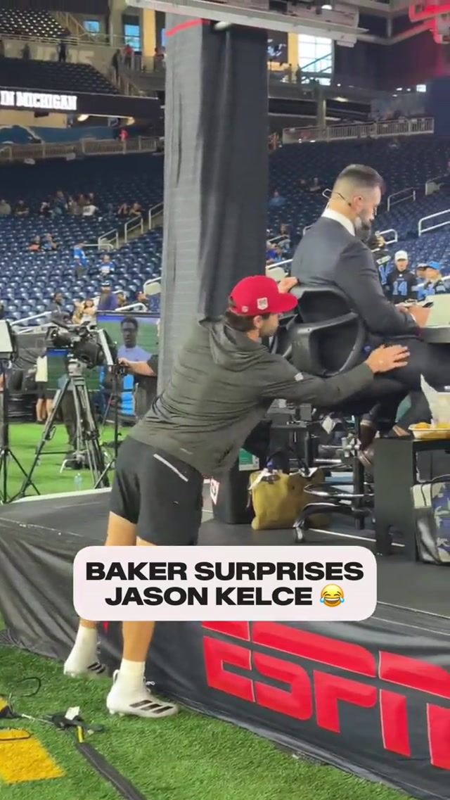 Just a couple of football guys π€ #bakermayfield #buccaneers #jasonkelce #mondaynightfootball #nfl