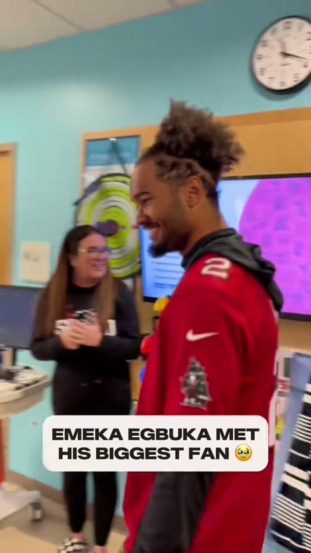 During a hospital visit, Emeka Egbuka invited Nolan & his family on the sideline for gameday 🙏♥️

#heartwarming #wholesome #surprise #emekasgbuka #buccaneers 