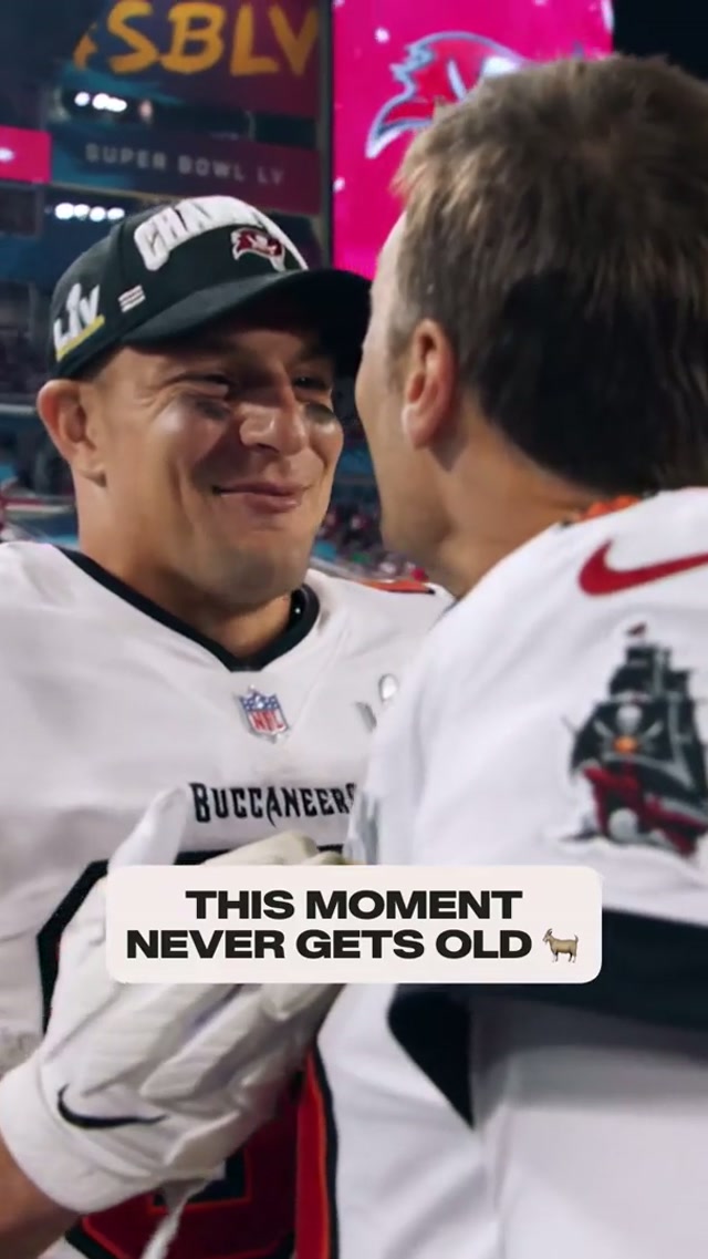 TOMMY & GRONKY ‼️ TWO TUDDIES ‼️ #buccaneers #tombrady #gronk #throwback #Superbowl 
