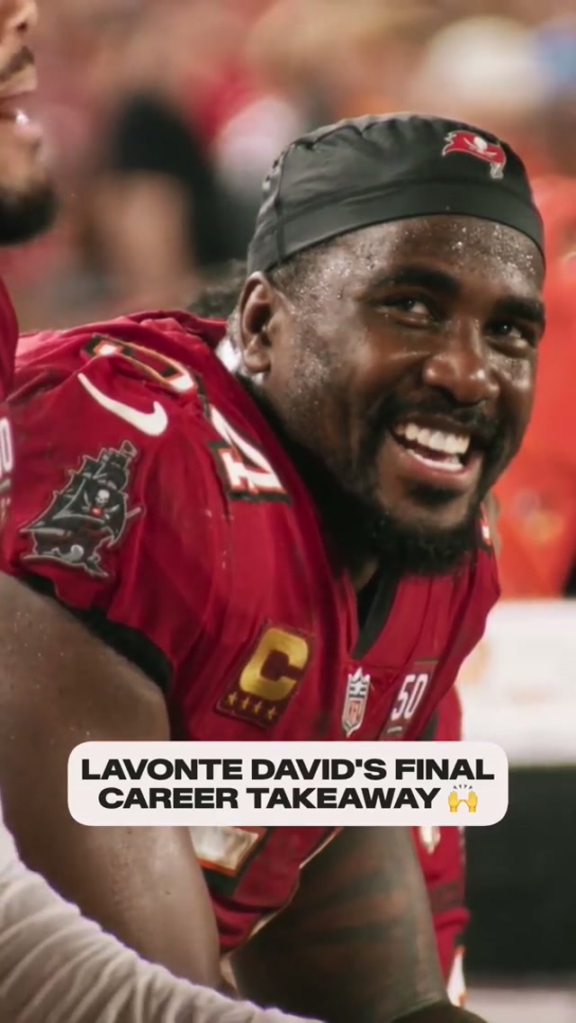 Lavonte David paid tribute to his mom after the final takeaway of his legendary career 🥹

#lavontedavid #mom #mother #son #buccaneers