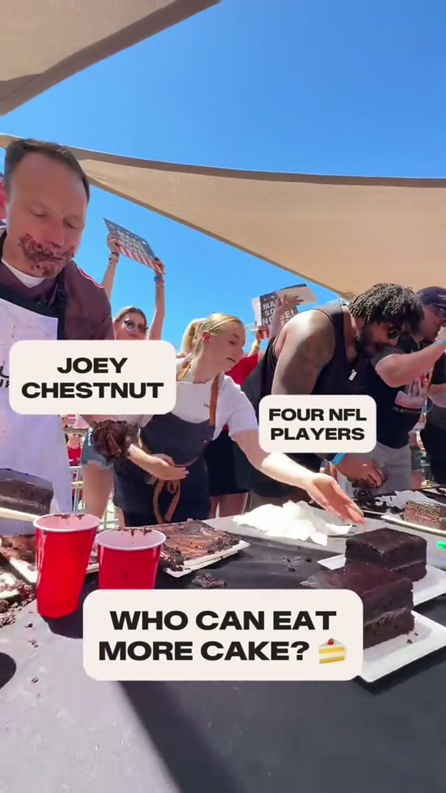 20 lbs of cake in 5 minutes… Peak athleticism at its finest 🍰

@JoeyChestnut just set the WORLD RECORD 🤯
 
#joeychestnut #cake #eating #contest #worldrecord 