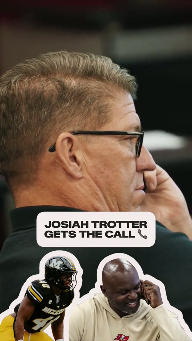 "Tell them you're going to be a Buccaneer." 🏴‍☠️

#buccaneers #nfl #nfldraft #phonecall #reaction