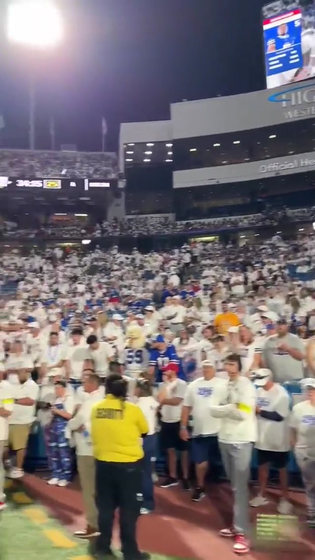 Today’s forecast: WHITE OUT. ❄️ #nfl #billsmafia