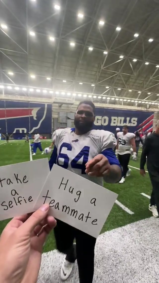 expect the unexpected 😂😂 #pickacard #choices #levitating #magic