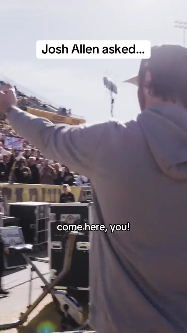 Cheers, @University of Wyoming 🍻 #nfl #beer #joshallen #beersnake #gopokes 
