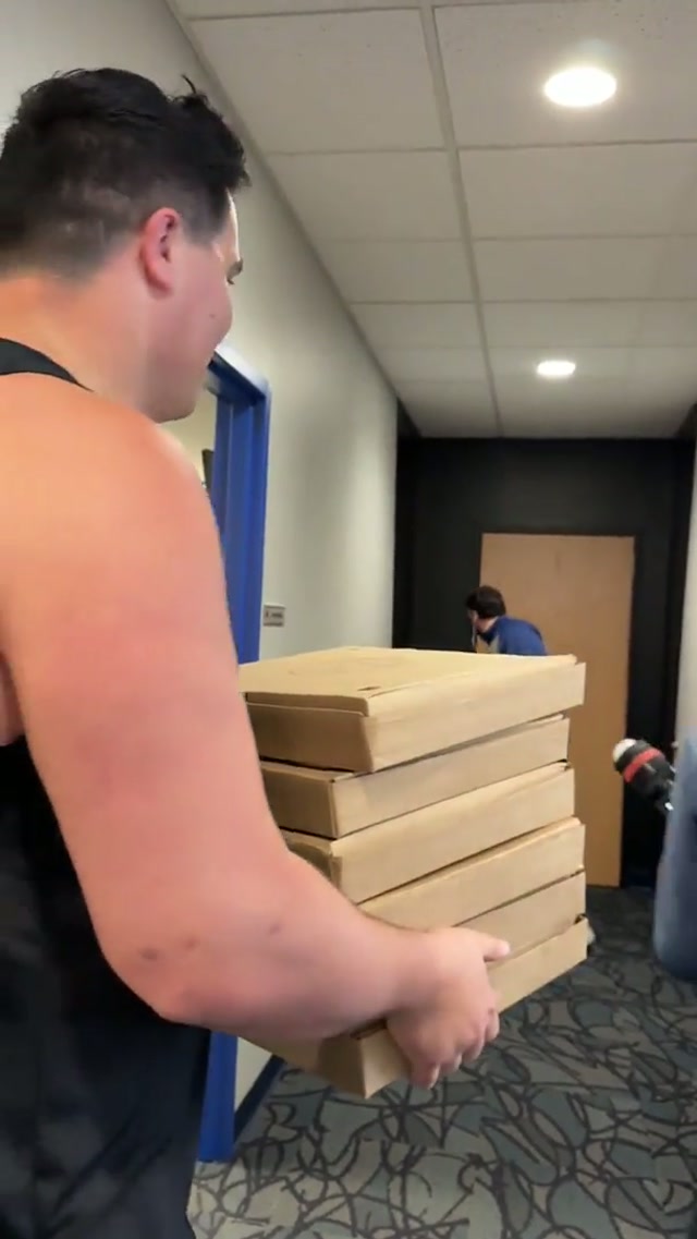 Pizza parties FTW 😂🍕 #nfl #pizzadelivery #buffalobills 