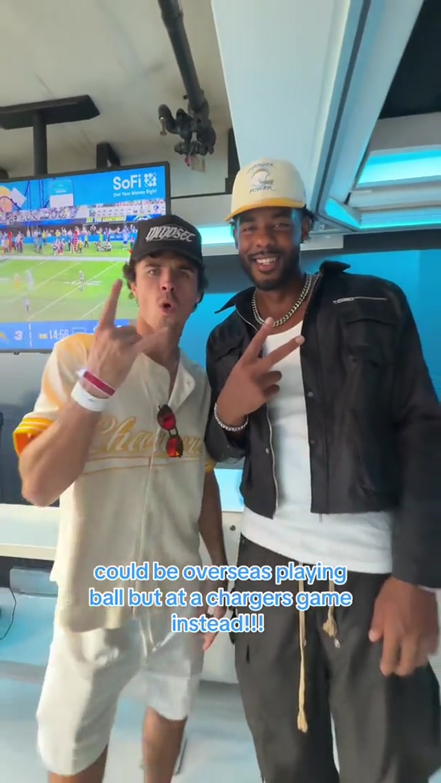 look who pulled up!! @Nicolas Vansteenberghe @Chris Seeley #loveisland #nicolasvans #nfl #chargers #loveislandusa 