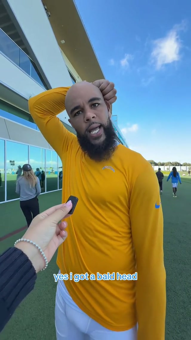 lol keenan pls 🤣 #chargers #nfl #keenanallen #bald