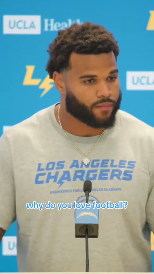 akheem is so real for this 😭 #akheemmesidor #miamifootball #edge #pizza #chargers 