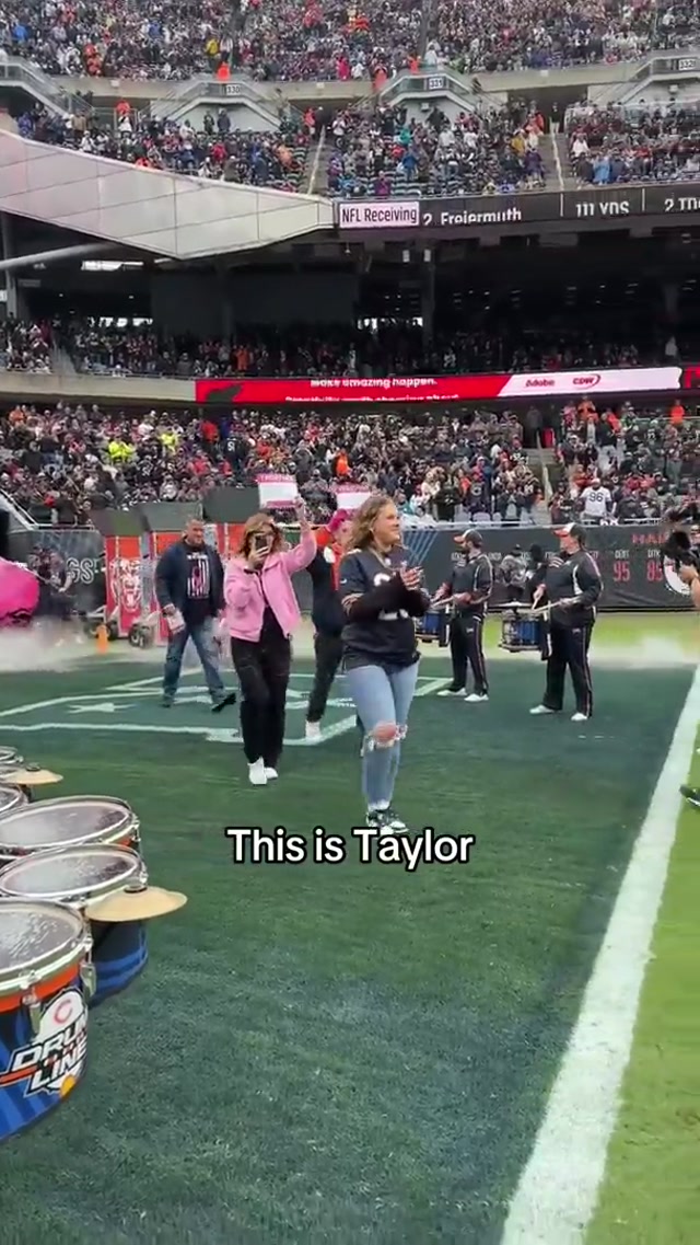 A powerful moment at halftime ๐ #chicagobears #nfl