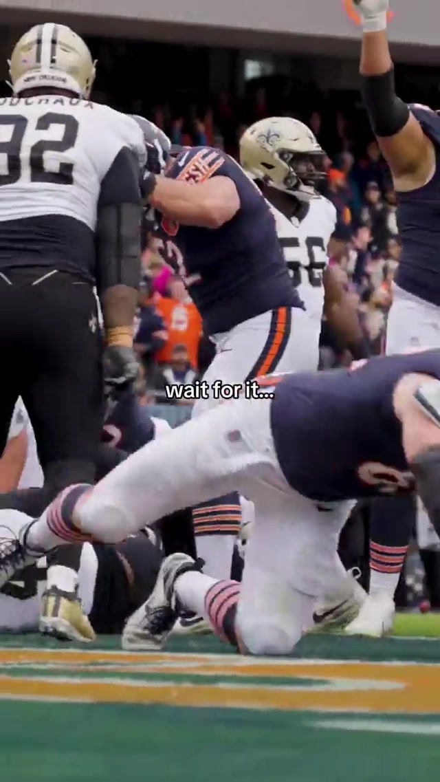 Caleb really leaped into his arms ๐ #besties #calebwilliams  #chicagobears