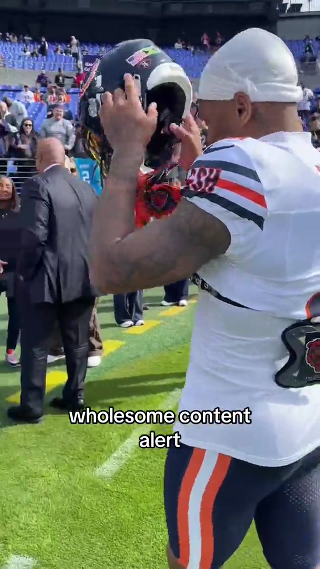 the cutest fam in football ๐ฅน #djmoore #chicagobears #family