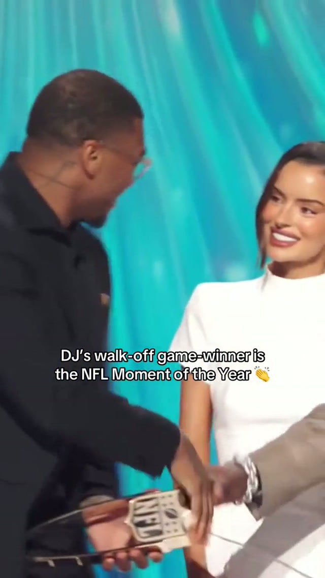 That was a pretty great moment #djmoore #nflhonors #chicagobears