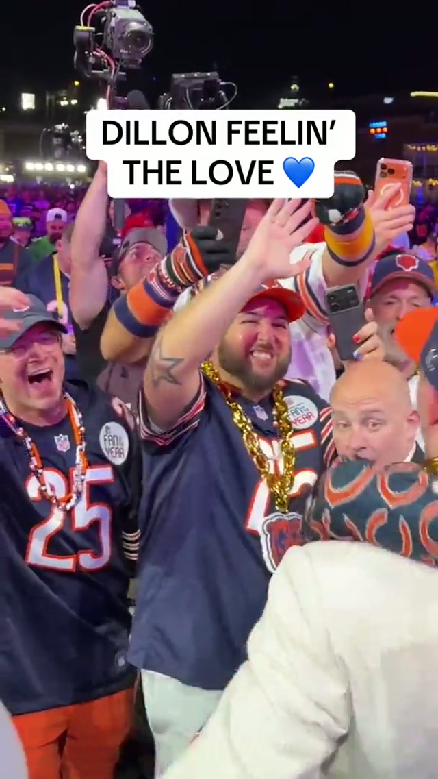 showing the new guy some love 🫂#chicagobears #dillonthieneman #nfldraft 