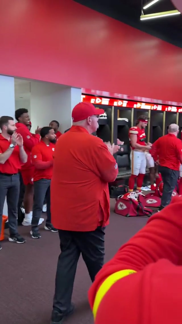Big family win 🙌 #chiefs #lockerroom #celly #win 