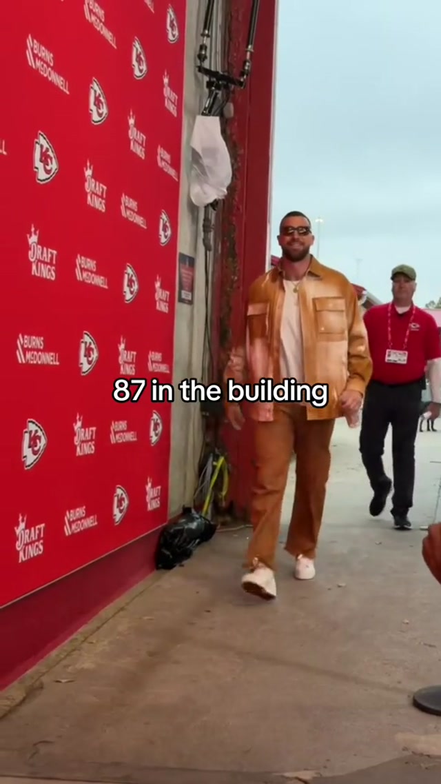 Orange ya glad @Travis Kelce is here?! 🧡