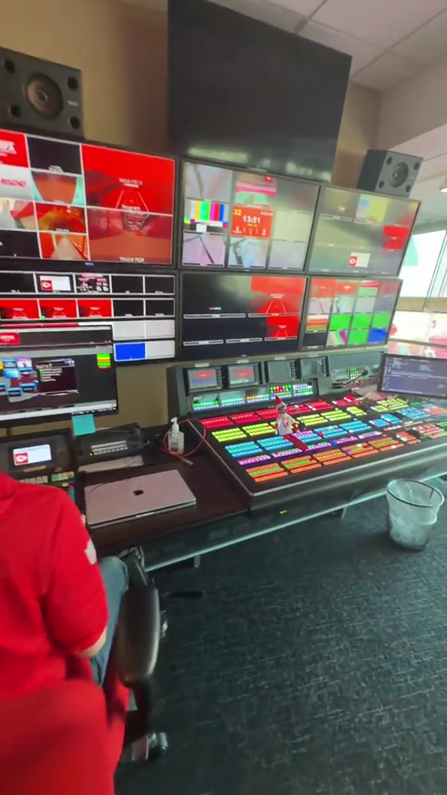 We’ve got an elf on the loose and he snuck into the control room 😅 Share your favorite elf on the shelf scenes at the link in our bio to be entered to win Chiefs prizes! #chiefs #elf #elfontheshelf #kansascity 