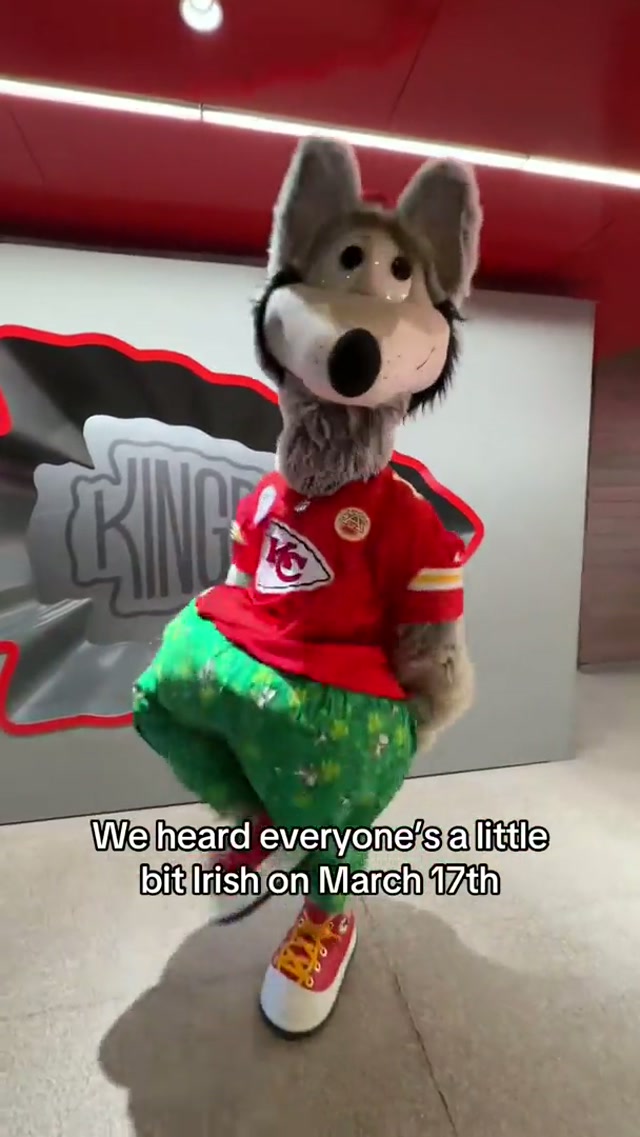 It’s not Patrick doing an Irish jig, but we found the next best guy 🍀 #kcwolf #chiefs #kansascity #nflmascot #stpaddysday 