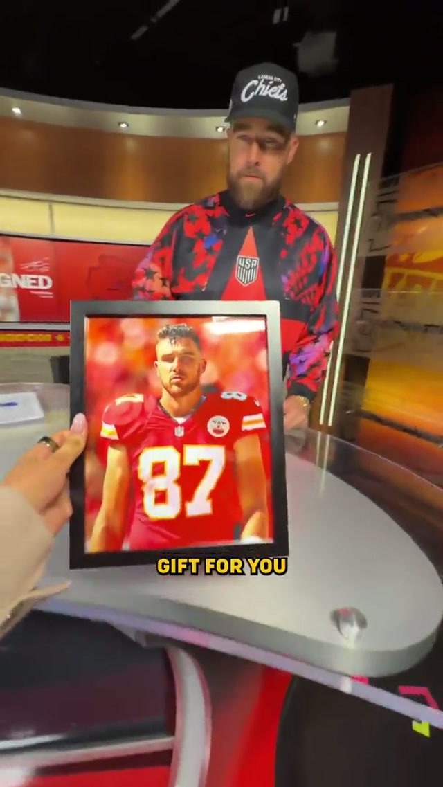 Came a long way from Hoopsie @Travis Kelce 😭🤣🤣 #nfl #nickname #traviskelce 