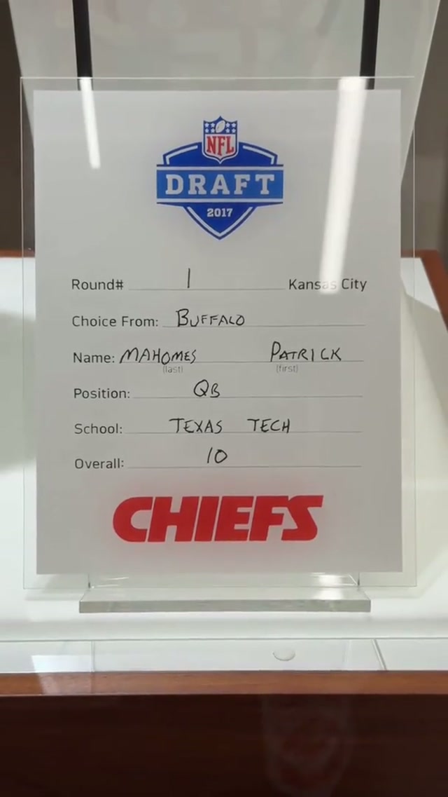 Brb, this is the song stuck in our heads for the foreseeable future 🎶 #chiefs #nfldraft #jingle 