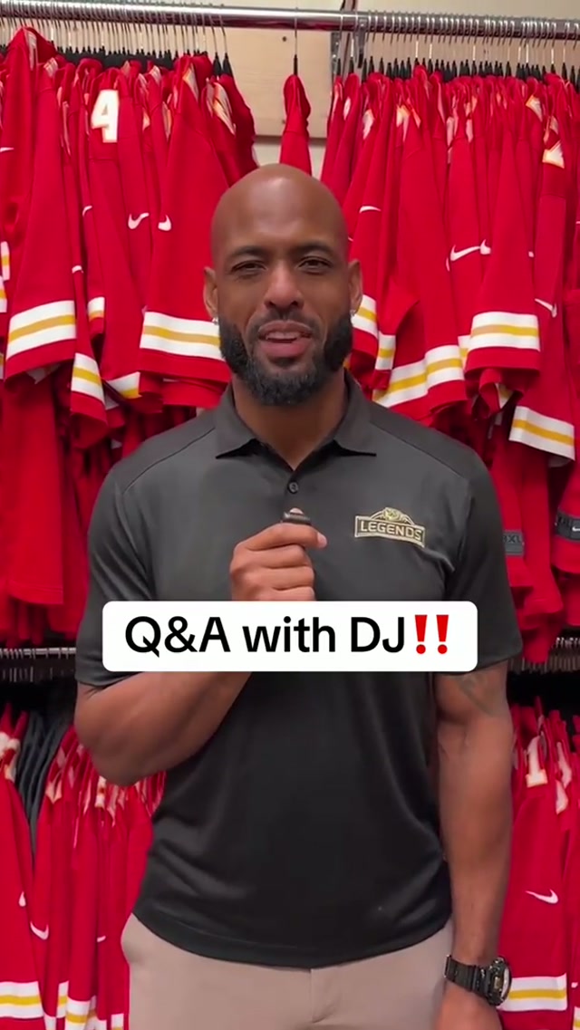 Took a trip down memory lane with our newest member of the Chiefs Hall of Fame 🎤 #chiefs #halloffame #derrickjohnson #qanda