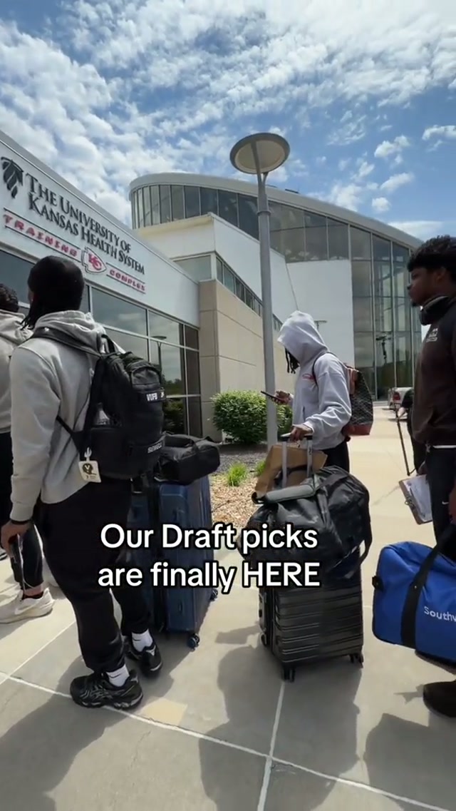 Welcome to KC, boys 🫡 #nfldraft #picks #kansascitychiefs #football 