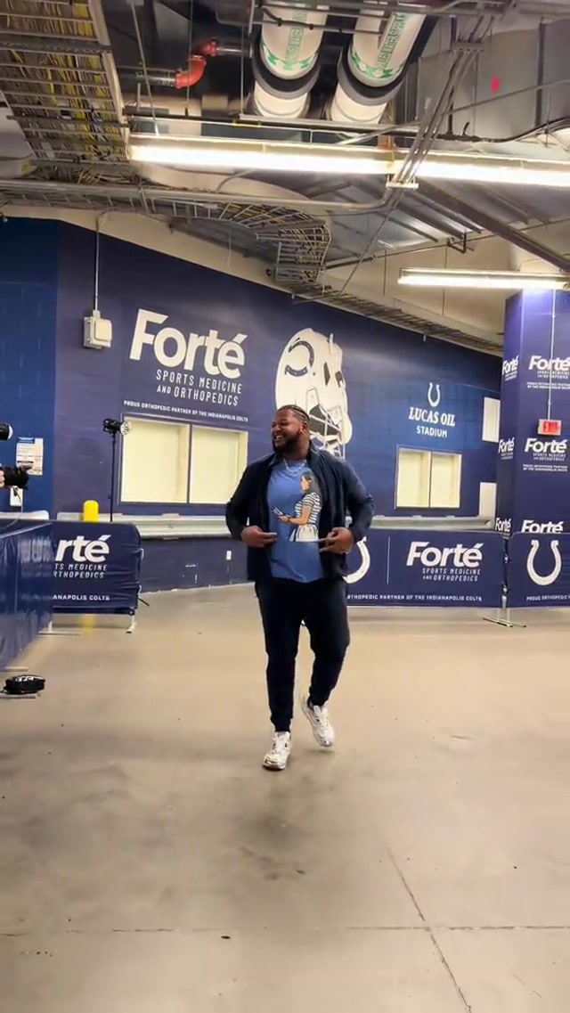 shoutout Grover’s gameday fit. #indianapoliscolts #groverstewart #nfl #customshirt #carlieirsaygordon