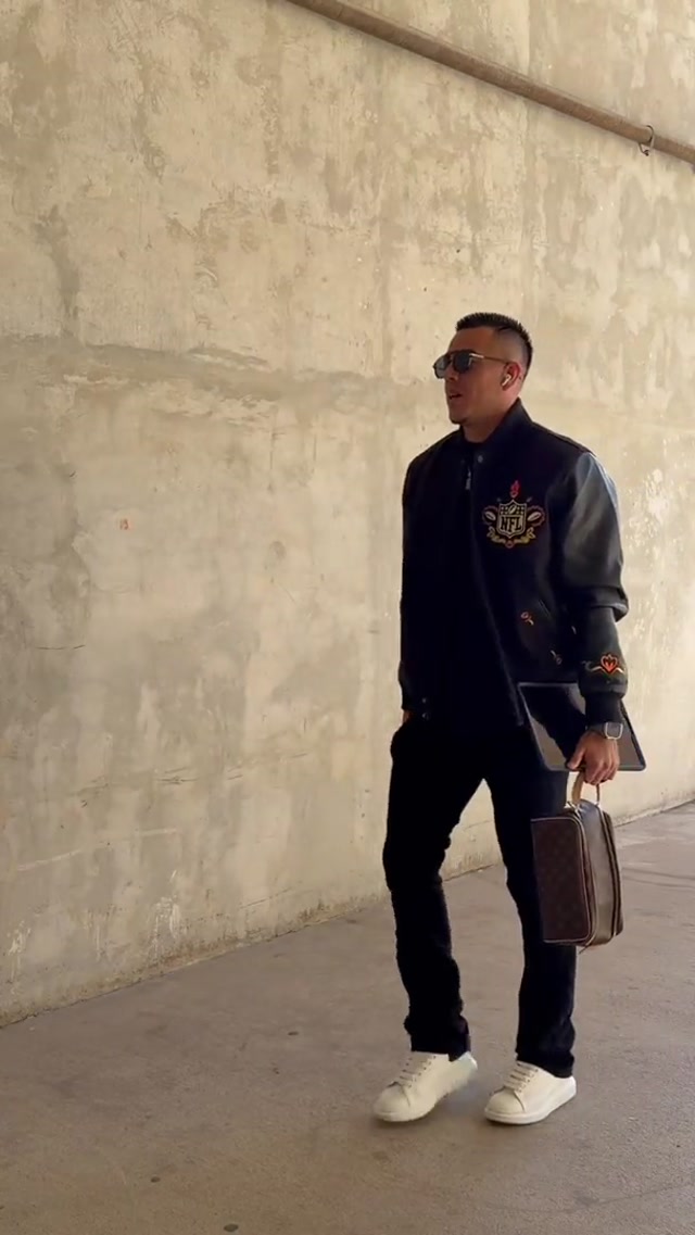 back at home. 🤝 #colts #nfl #football #gameday #arrival