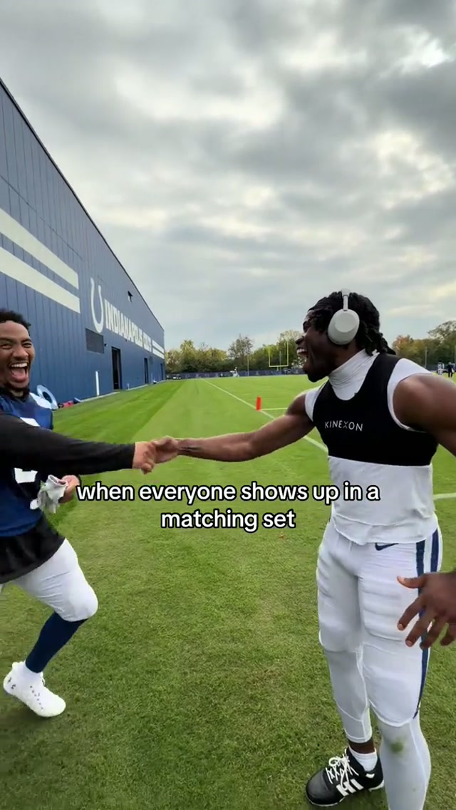 so we’re all chronically online. #colts #pilates #matchingset #matpilates #workout 