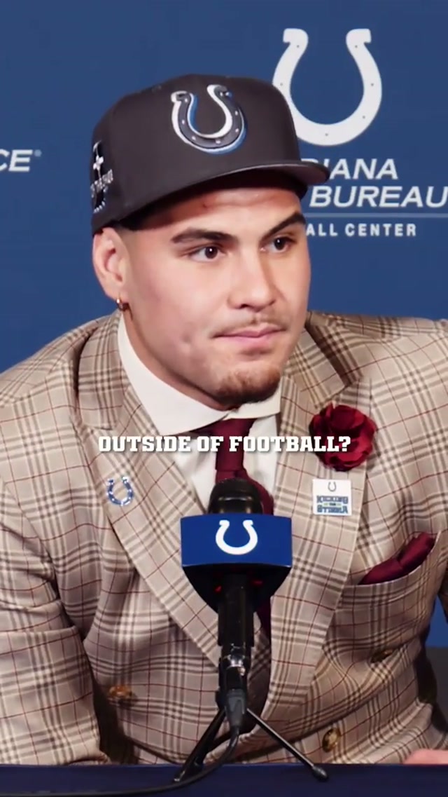 great first impression. #laiatulatu #indianapoliscolts #nfldraft #throwback
