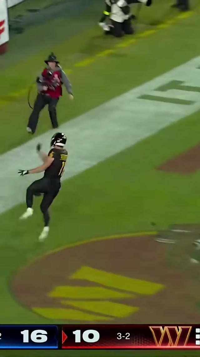 plenty of room 😉 #Washington #Commanders #nfl #mnf #luke