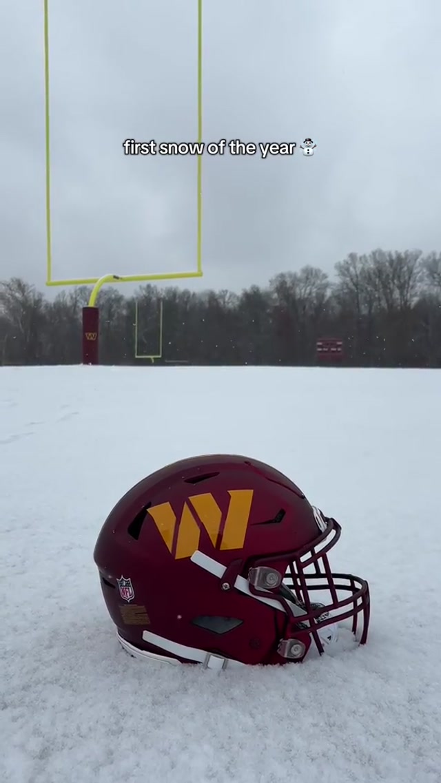 smells like snow #nfl #football #snow #washingtondc 