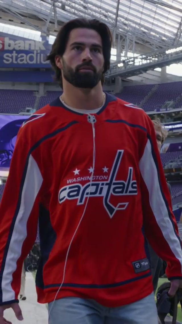 rockin’ the red in MN 🤩 #NFL #NHL #football #hockey 