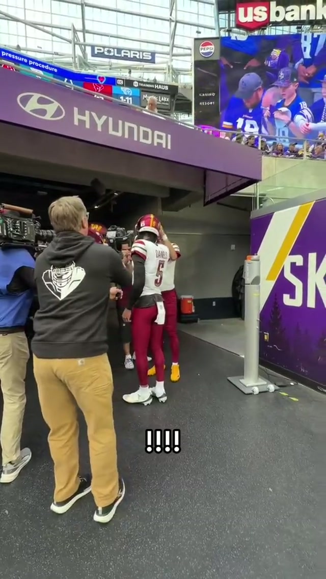 there he is 🤩🤩🤩 #NFL #jaydendaniels #football #washingtondc 