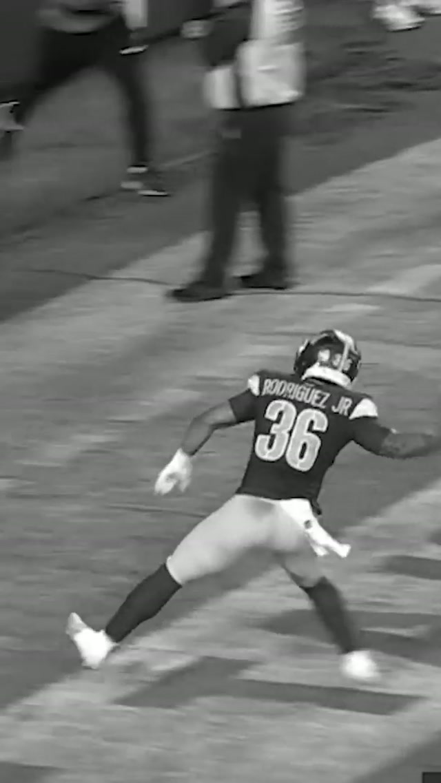 how it started vs. how it's going 😅 #nfl #celly #kindness #hopecore