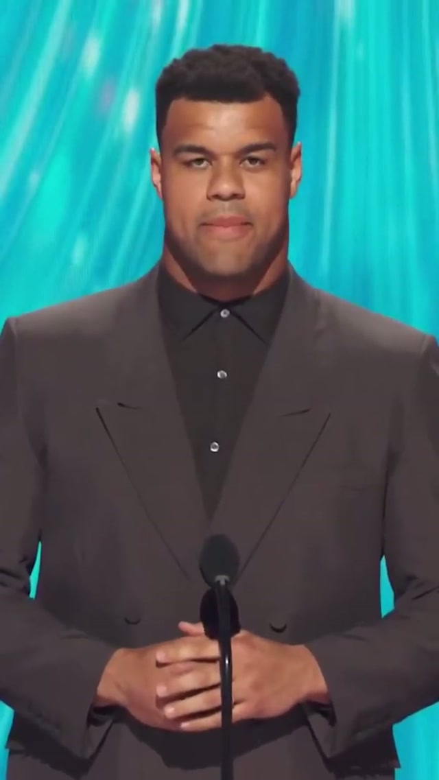 the Walter Payton @NFL Man of the Year 👏 #nfl #football #commanders #raisehail 