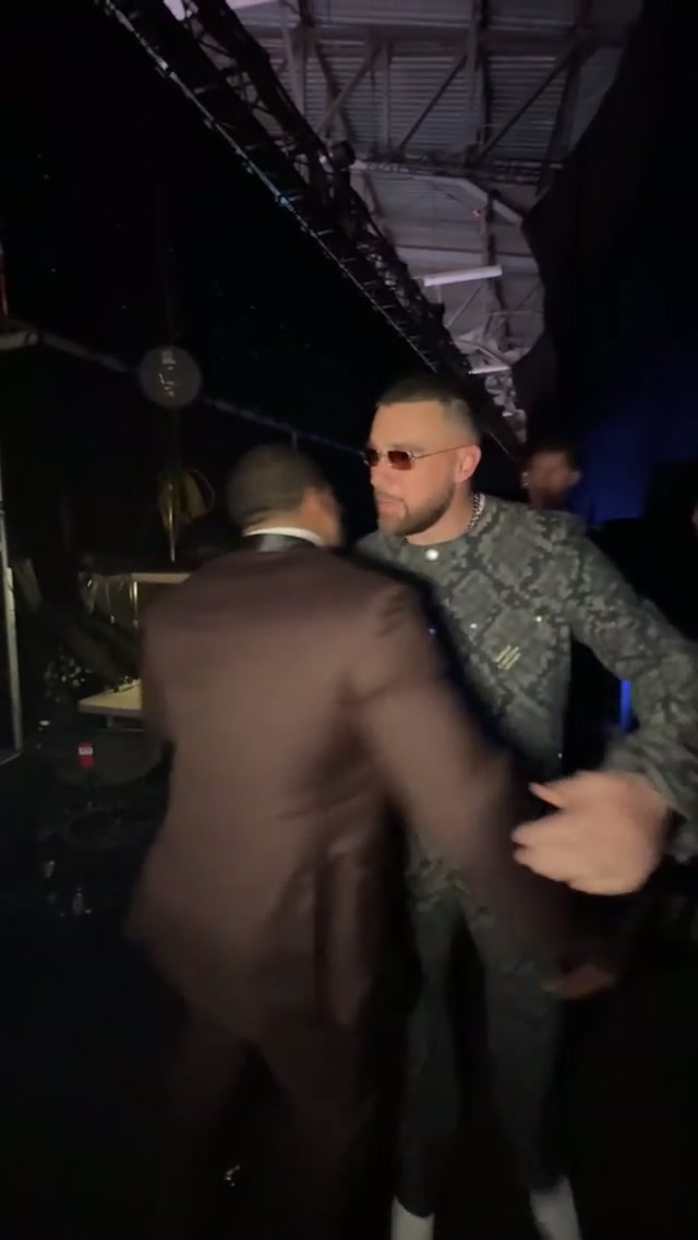 🤝 @Chiefs #nfl #football #commanders #raisehail 