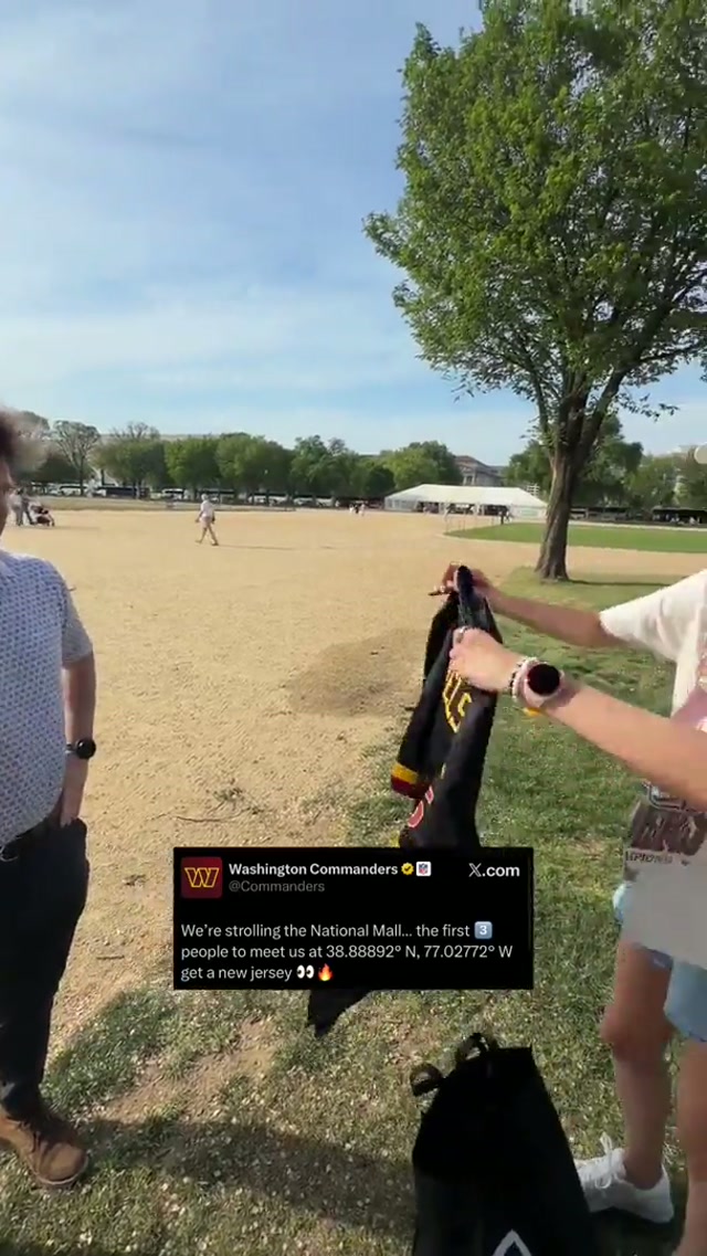 imagine finding admin on the National Mall….. #wholesome #fun #jerseys #commanders 