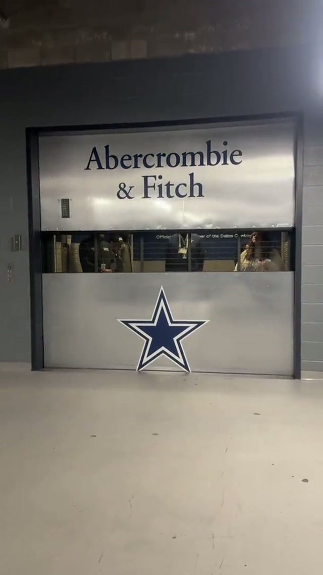 stylin’ for snf 👔 #DallasCowboys #NFL #football #NFLGamedays #fashion 