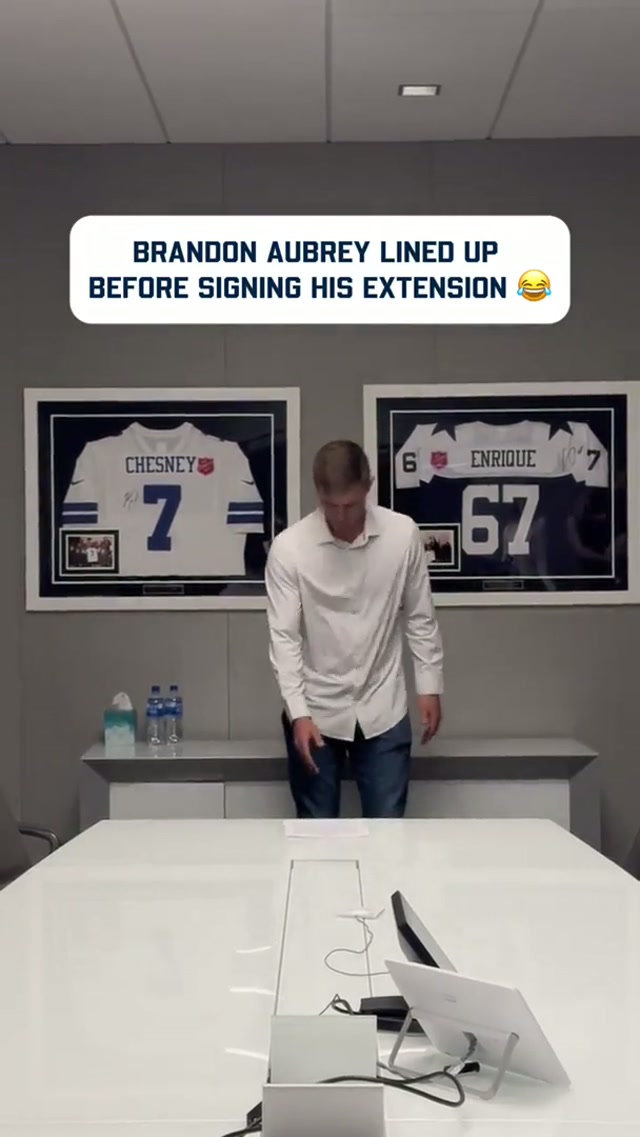 he busts out this move for every big moment 🧈 #DallasCowboys #NFL #BrandonAubrey #kicker #butter 