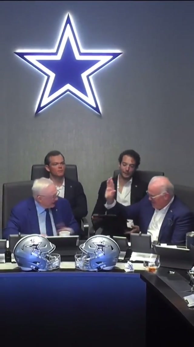 Malachi’s moment 📞

#dallascowboys #nfl #draft #secretaudio #malachilawrence 