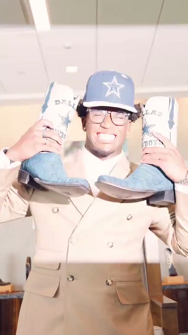 New Boots 🤠

#dallascowboys #nfl #calebdowns #malachilawrence #cowboyboots 
