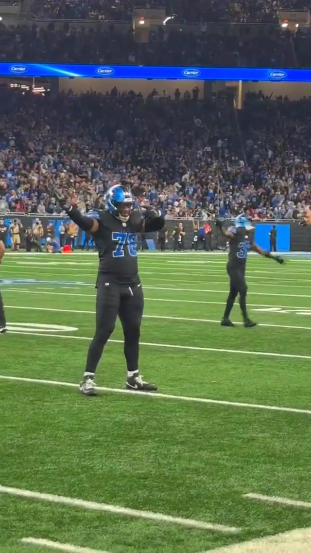 D-line emotes 🤣 #DetroitLions #NFL #MNF