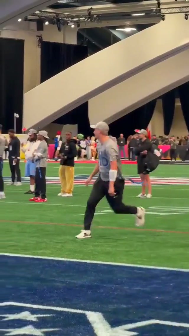 Late Hands #DetroitLions #NFL #ProBowlGames 