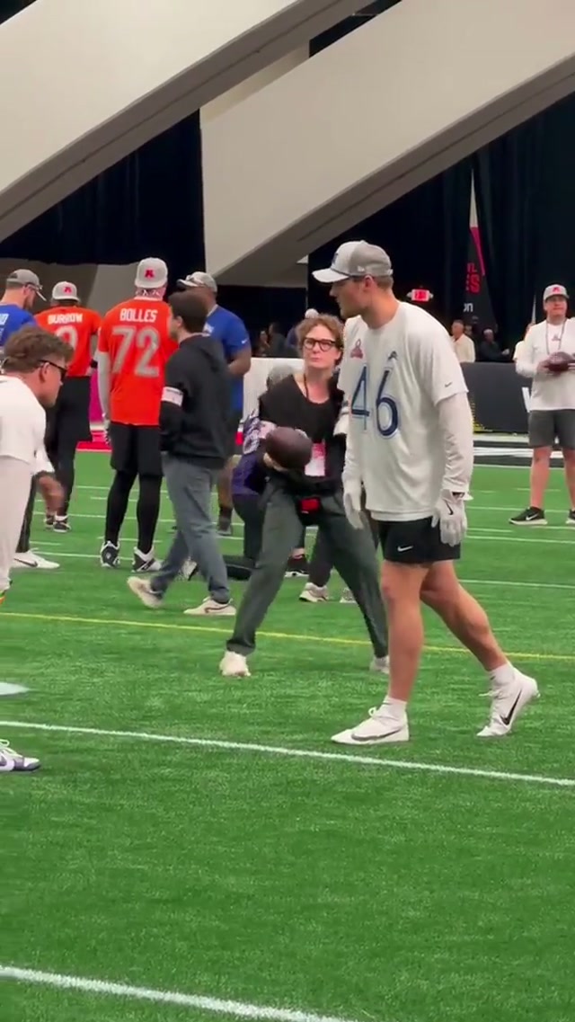 Couple Hawkeyes facing off before the #ProBowlGames 

#DetroitLions #PhiladelphiaEagles #NFL #iowahawkeyes